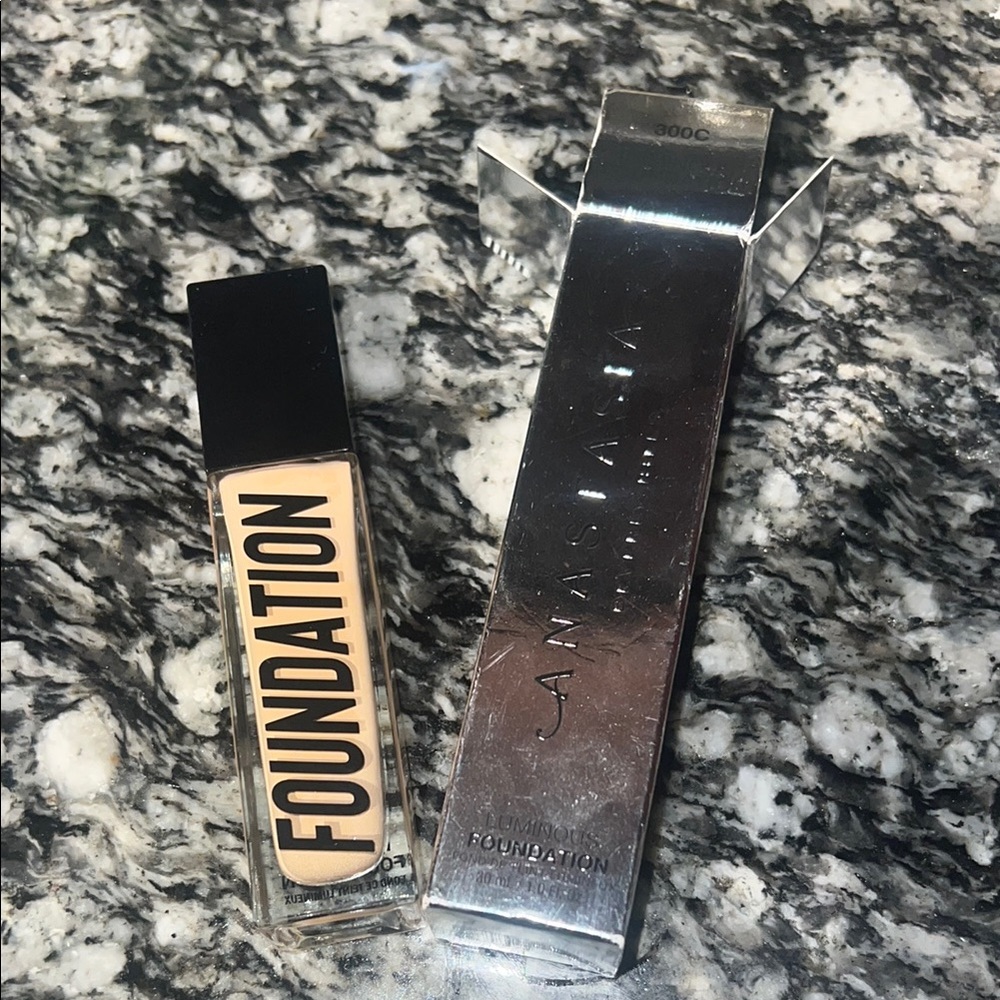 Anastasia Beverly Hills luminous Foundation - 300c
